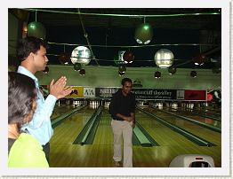 DSC06468 * Bowling in Bangalore with Team - Thy-ag (the other lefty) * 3072 x 2304 * (3.14MB)