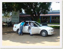 DSC06641 * My cab and driver, Sanjay * 3072 x 2304 * (2.99MB)