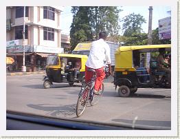 DSC06738 * Bikes and auto rickshaws in Bangalore * 3072 x 2304 * (2.96MB)