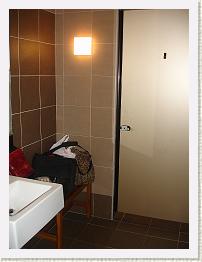 DSC06755 * Singapore Airport Shower Rental * 2304 x 3072 * (2.5MB)